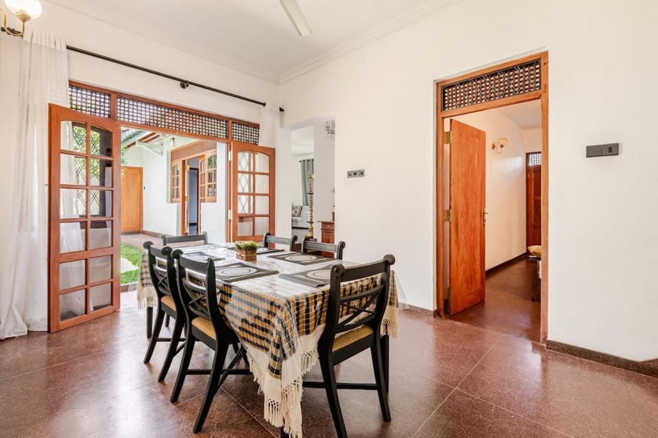 Seating area, Dining area