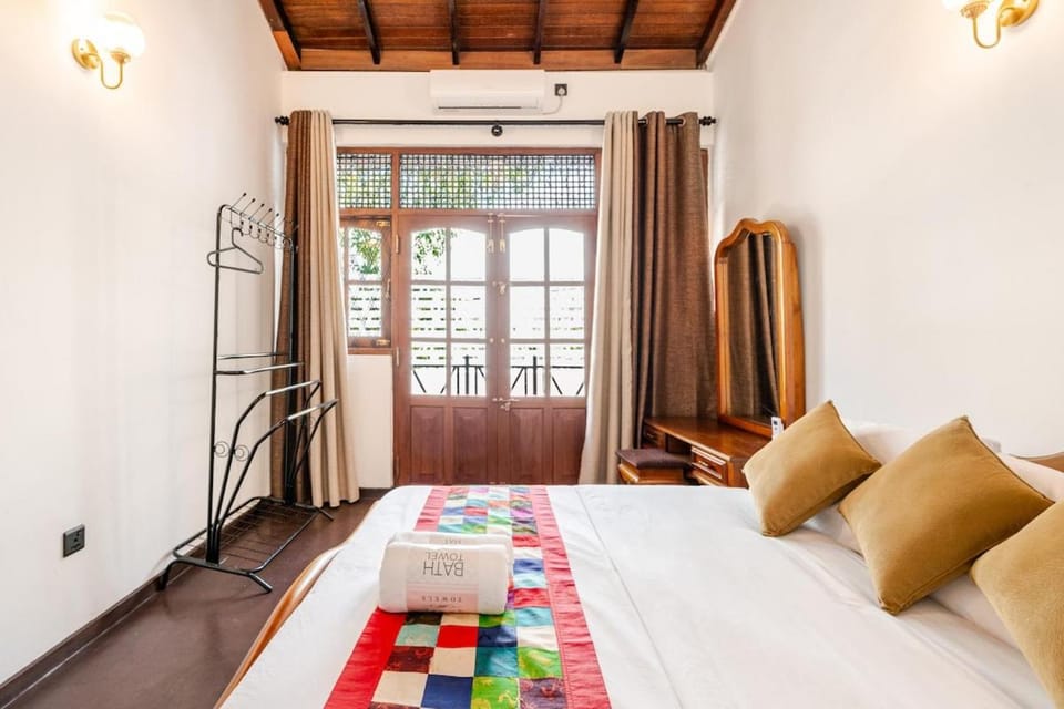 Photo of the whole room, Bedroom, air conditioner