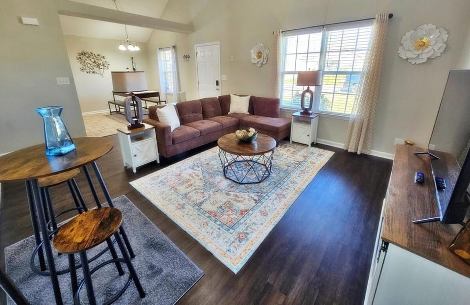 Lg Deck-BBQ Grill - King Suite - Near RAFB House in Warner Robins