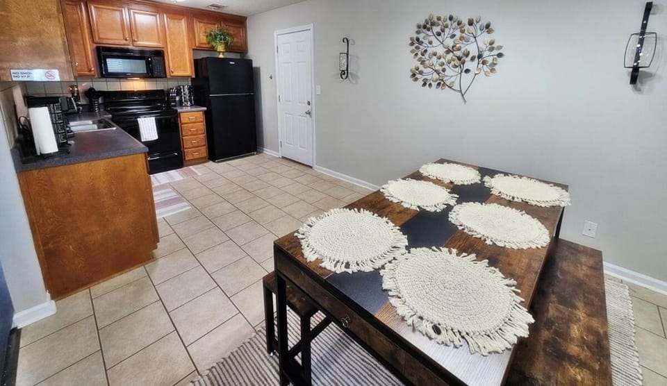 Lg Deck-BBQ Grill - King Suite - Near RAFB House in Warner Robins