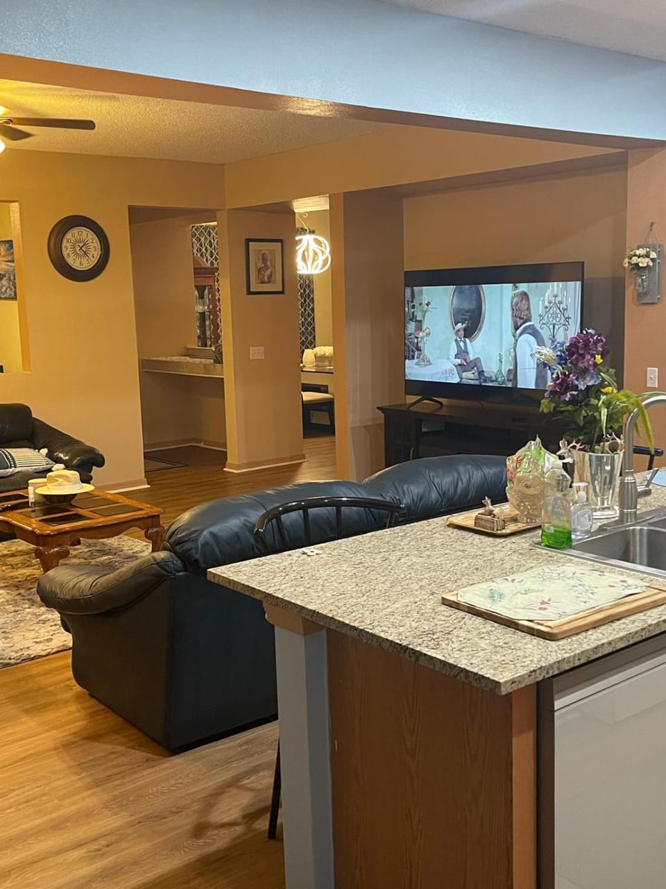 Communal lounge/ TV room, TV and multimedia, Living room, Seating area, Evening entertainment