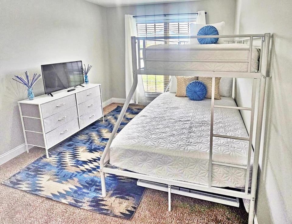 Tv in all Rooms - King Suite - Workspace - Near RAFB House in Warner Robins