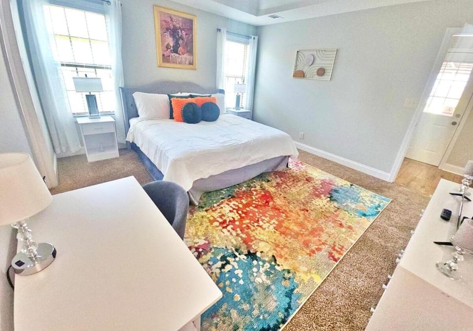 Tv in all Rooms - King Suite - Workspace - Near RAFB House in Warner Robins