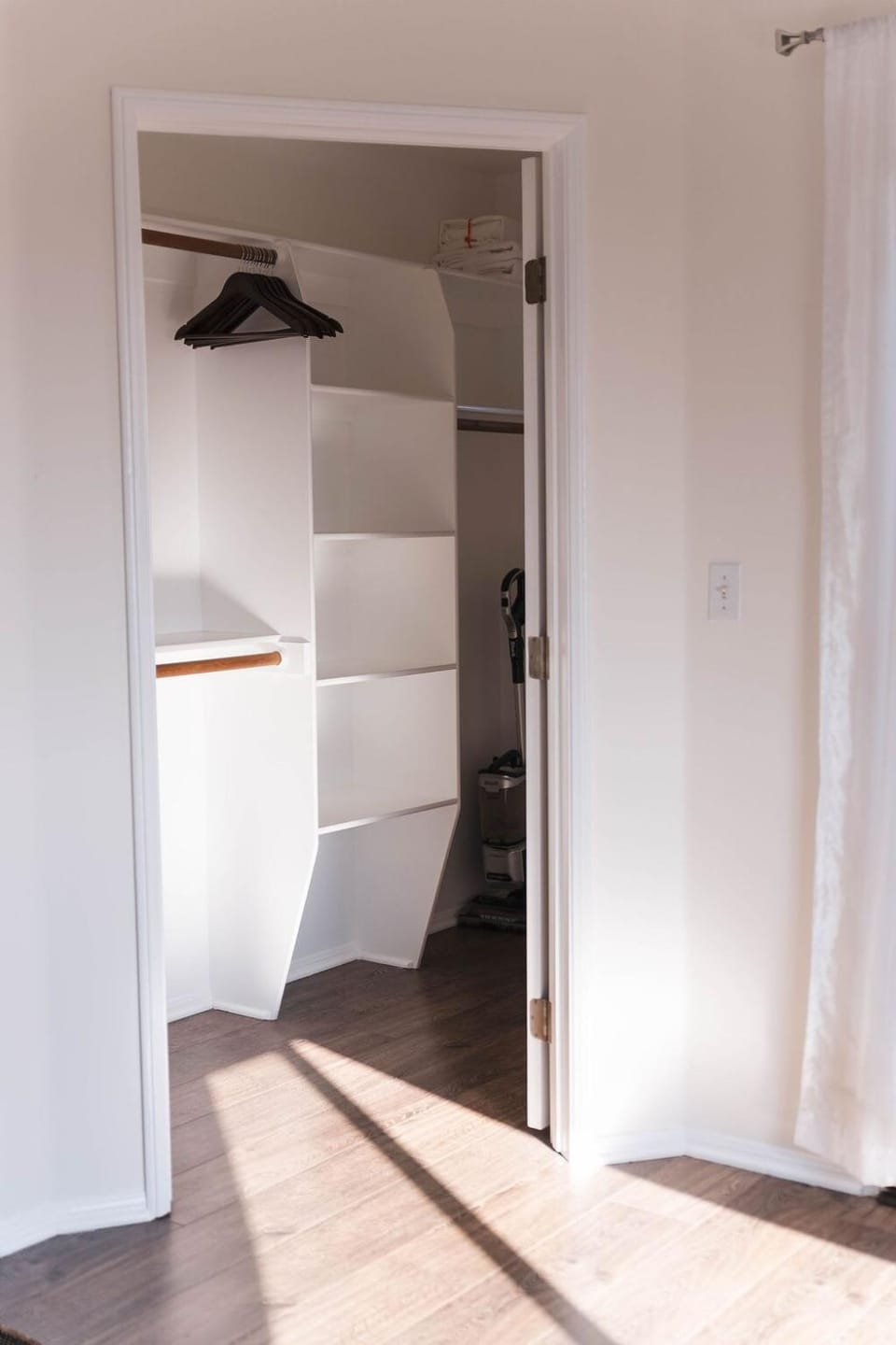 Mid-Century Modern Hillside Escape With Dome and Views House in Echo Park