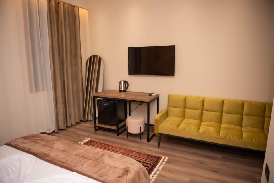 Photo of the whole room, Seating area