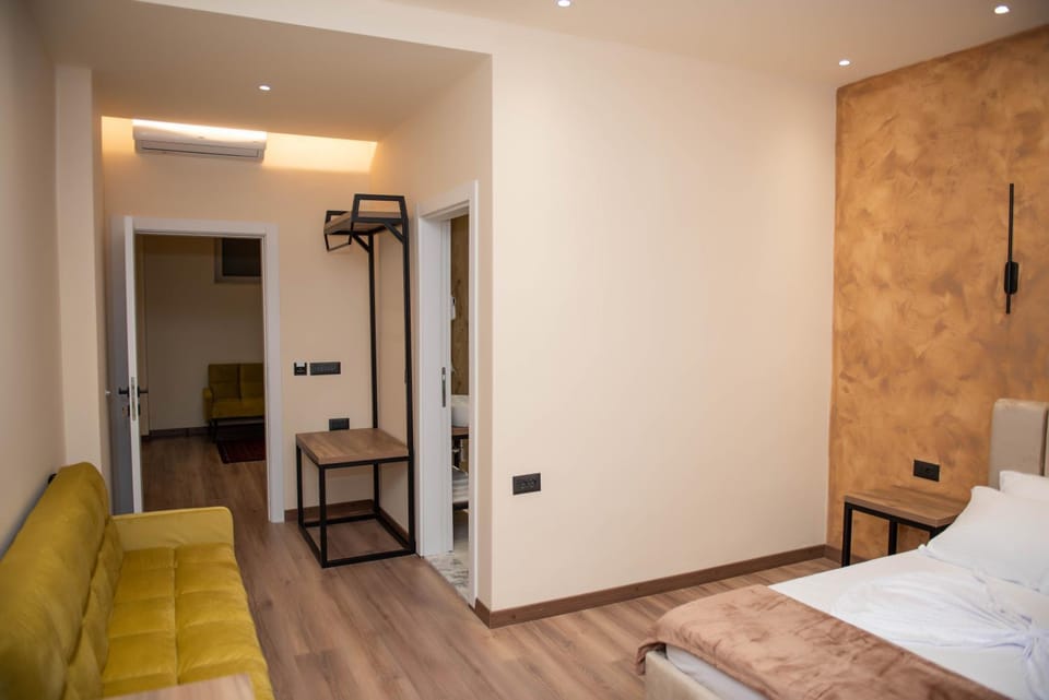 Bed, Photo of the whole room, Seating area