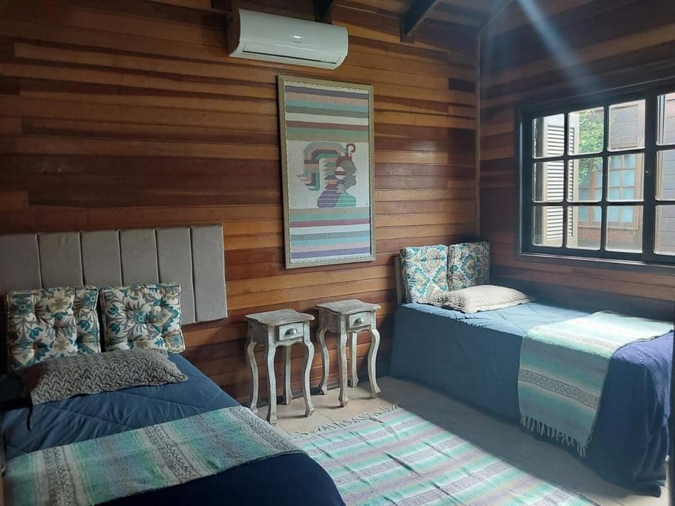PRAIA DA FERRUGEM PÉ NA AREIA PRÓXIMO ao MAR, GAROPABA House in Garopaba