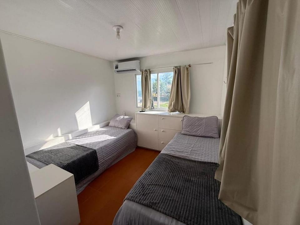 Bedroom, air conditioner