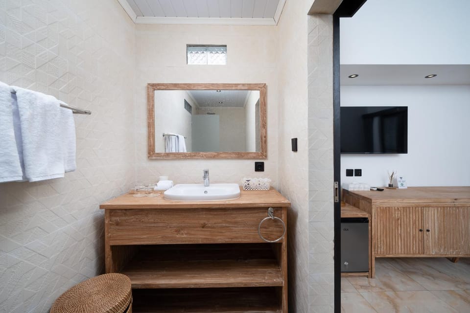 Bathroom, towels