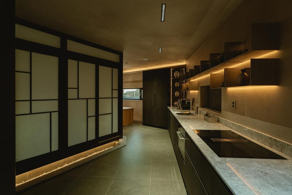 Kitchen or kitchenette, dishwasher, minibar