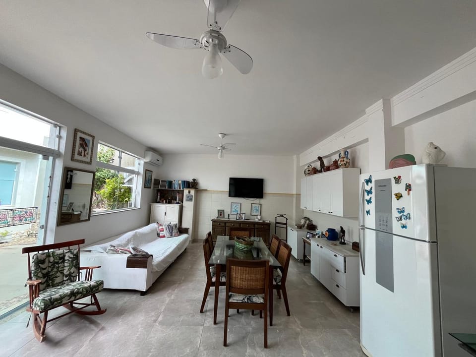 Communal lounge/ TV room, TV and multimedia, Kitchen or kitchenette, Dining area, oven, air conditioner