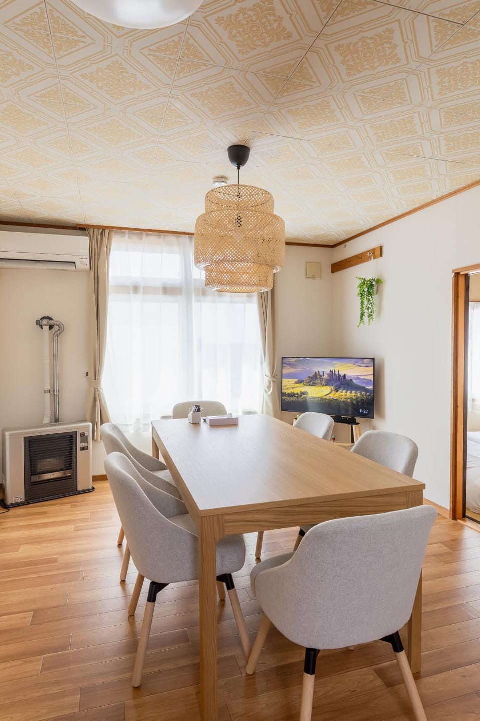 Living room, Dining area