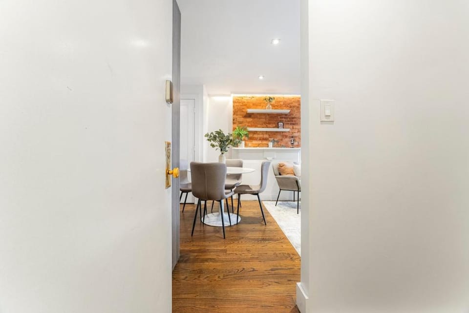Stylish Brooklyn Getaway, 1BR plus Kitchen Apartment in Bedford-Stuyvesant