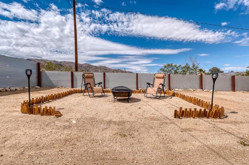 Jt Desert Dwelling House in Twentynine Palms
