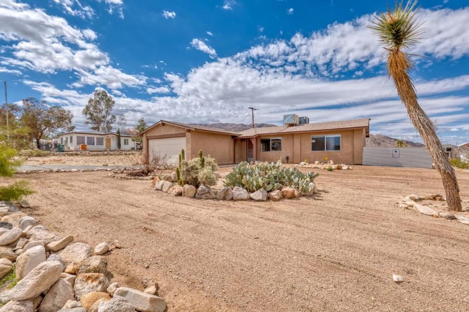 Jt Desert Dwelling House in Twentynine Palms