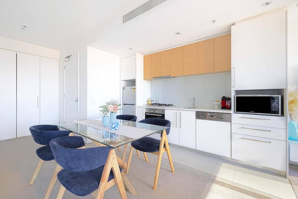 Kitchen or kitchenette, Other, Dining area, dishwasher, oven, stove