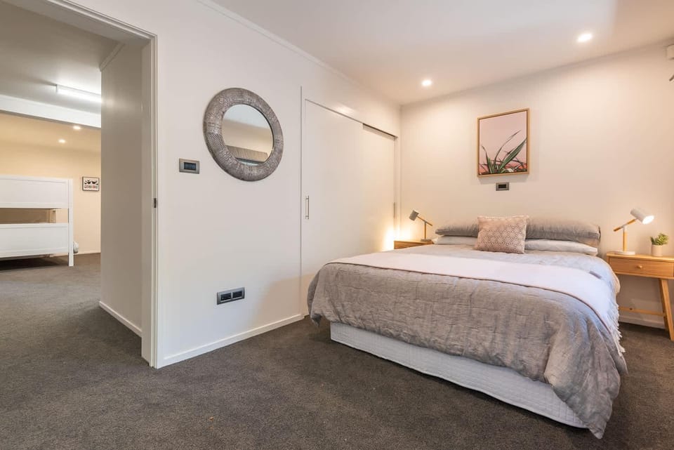 Twin Apartments - Walk to Forest with Spa Pools Apartment in Rotorua