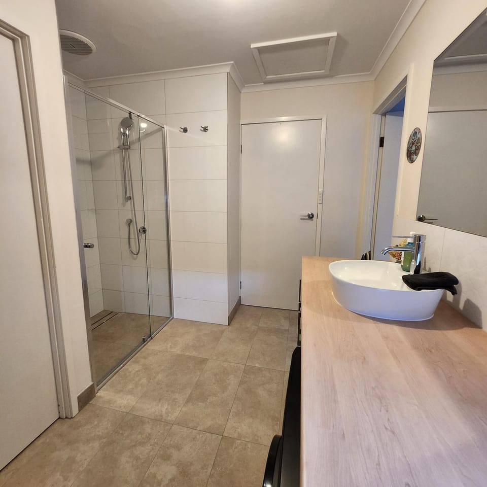 LBarza 1BR Relaxing Vibes in CBD Apartment in Shepparton