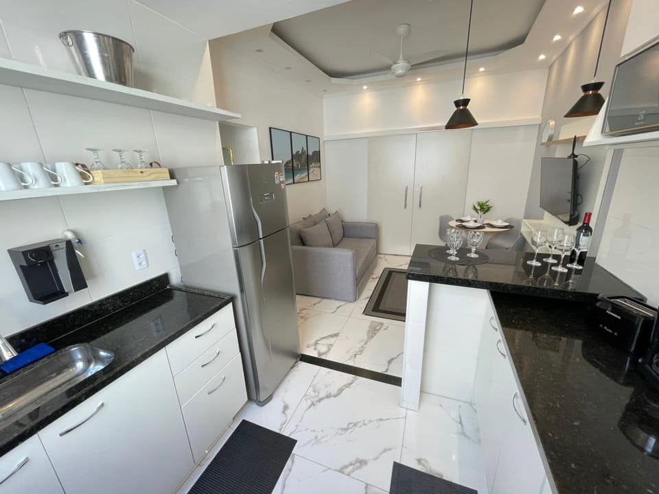 Coffee/tea facilities, Kitchen or kitchenette, Living room, stove