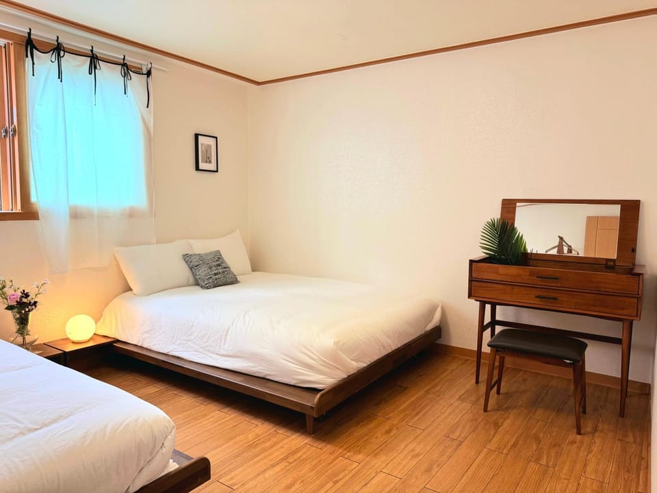 Bed, Photo of the whole room