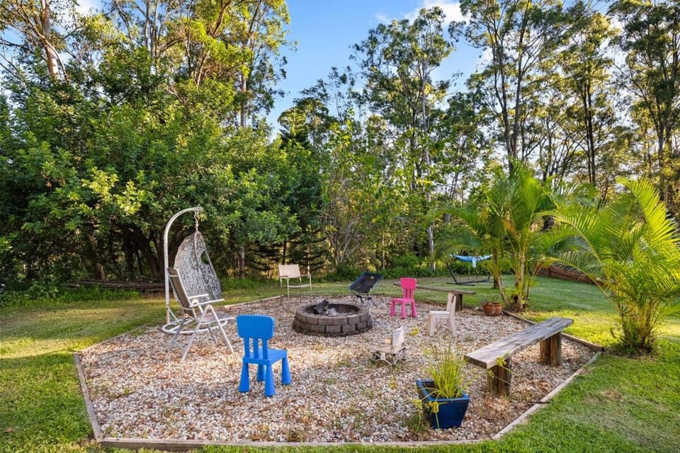 Hinterland Retreat 5 bedrooms, pool & hot tub House in Nerang
