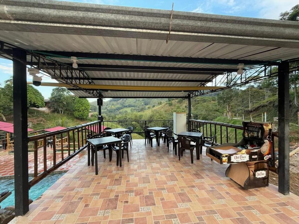 Cabaña con jacuzzi y piscina con agua de manantial Apartment in Caldas, Colombia
