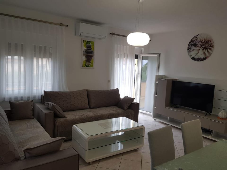 Communal lounge/ TV room, TV and multimedia, Living room, Seating area