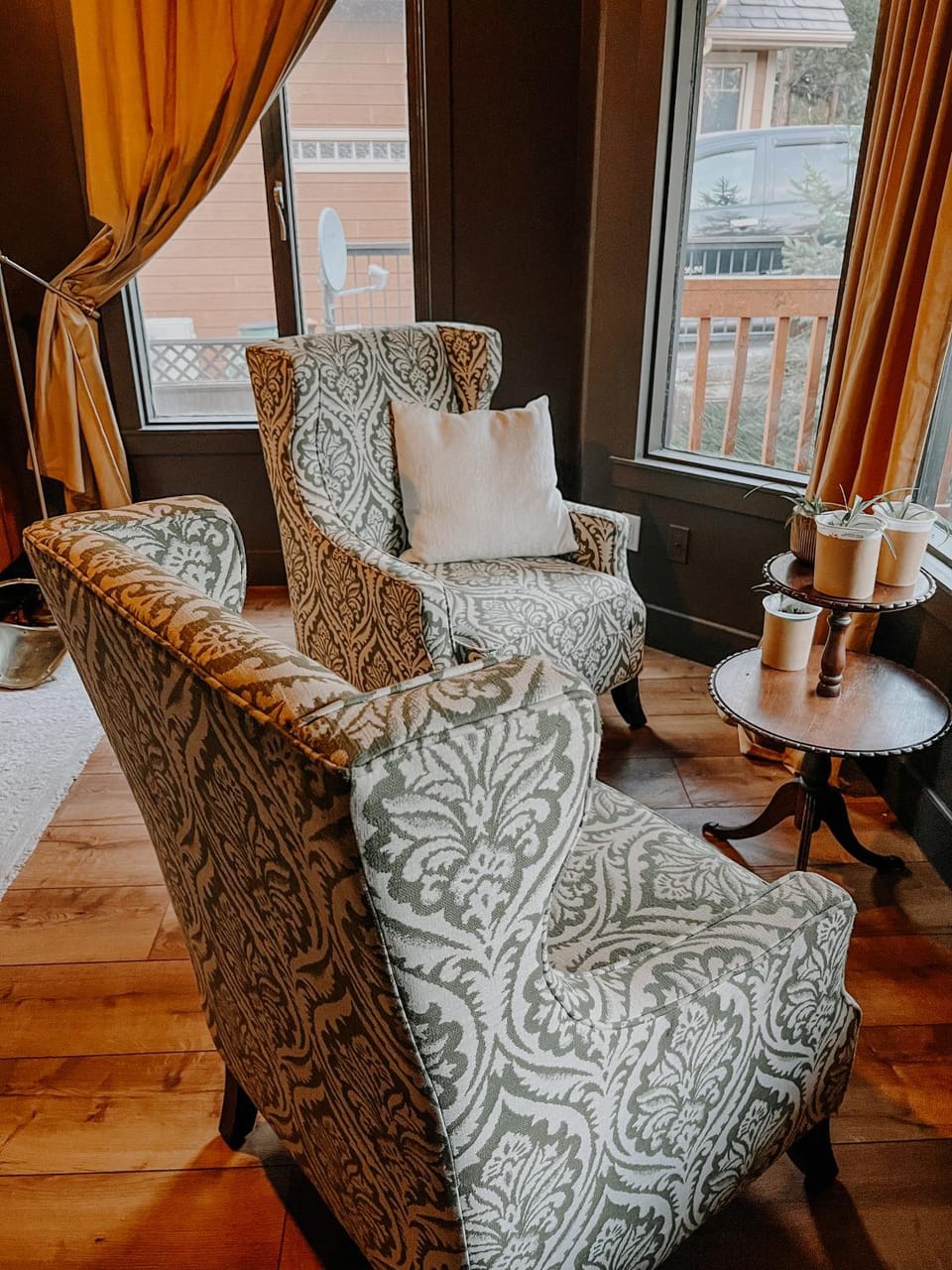 Living room, Seating area