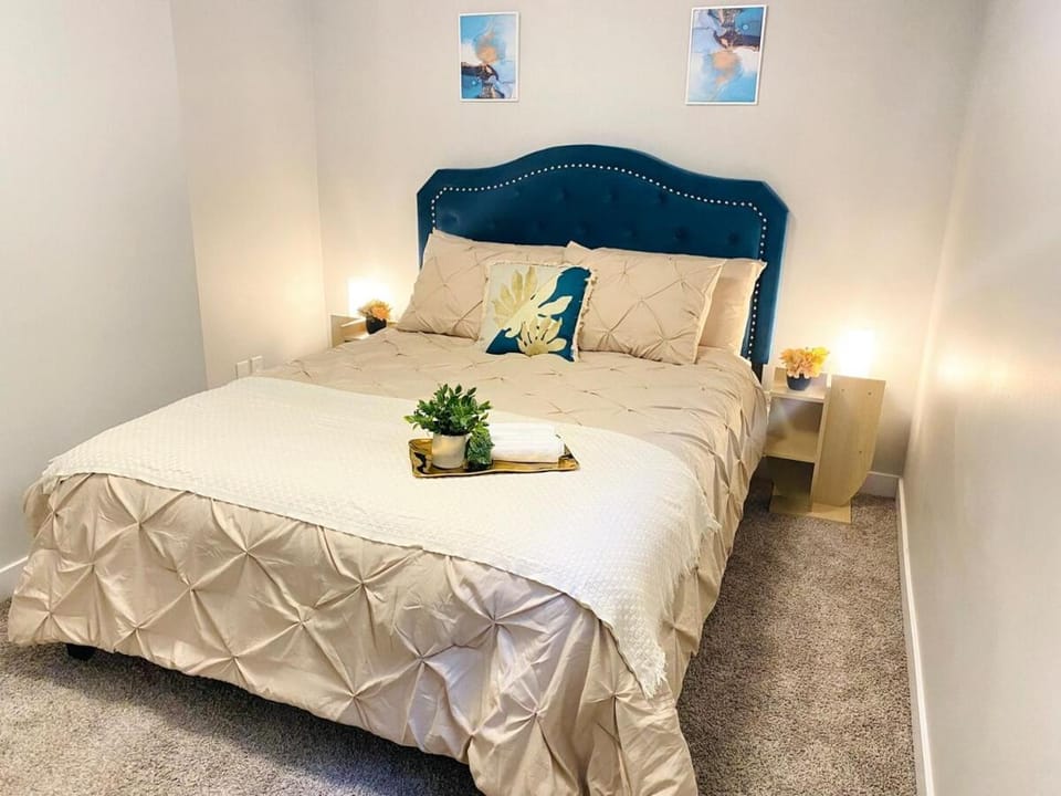 The Private Central Edmonton Suite - Comfortable & Fully-Equipped Basement Suite House in Edmonton