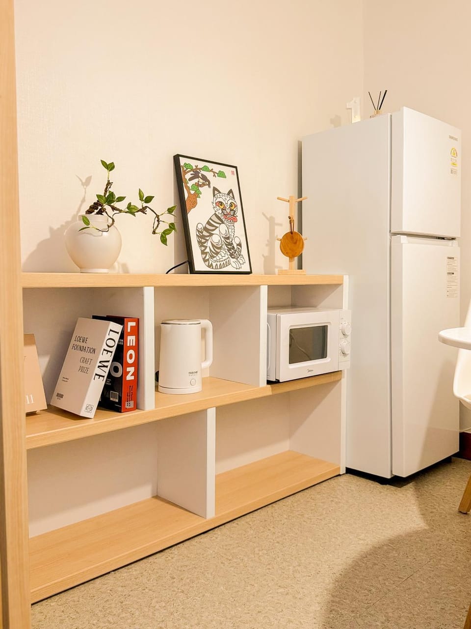 microwave, kitchen