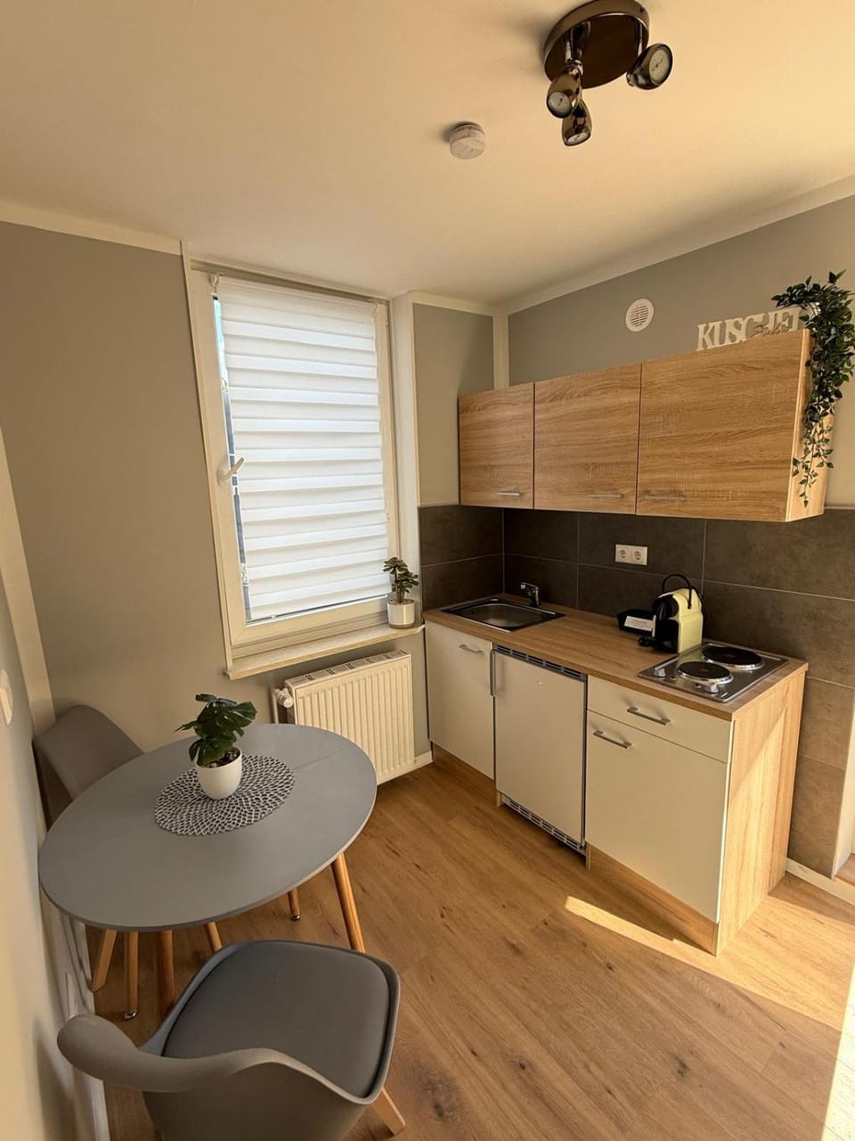 Coffee/tea facilities, Kitchen or kitchenette, Dining area