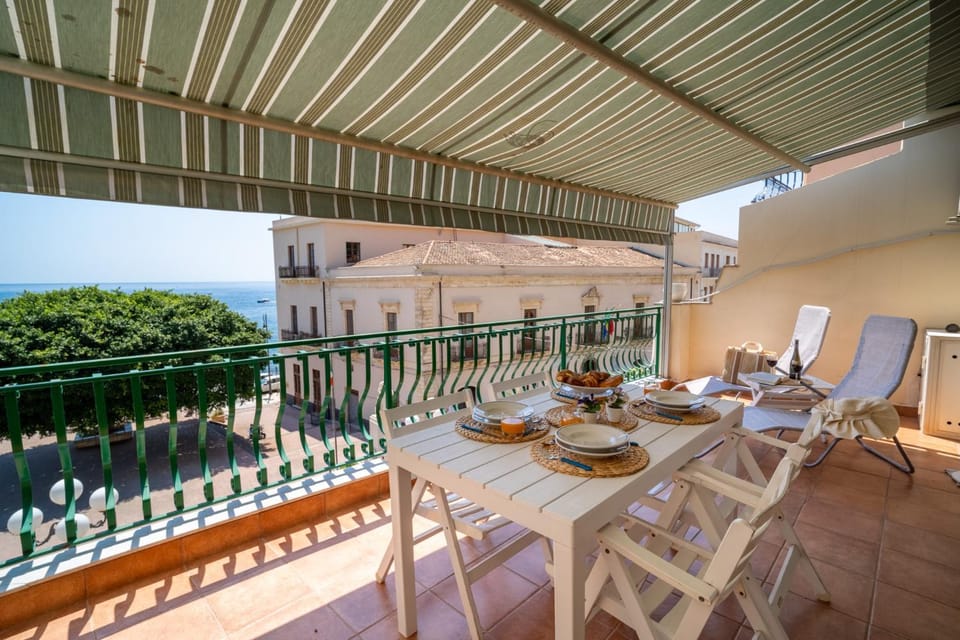 Patio, View (from property/room), Balcony/Terrace, Seating area, Dining area, Sea view
