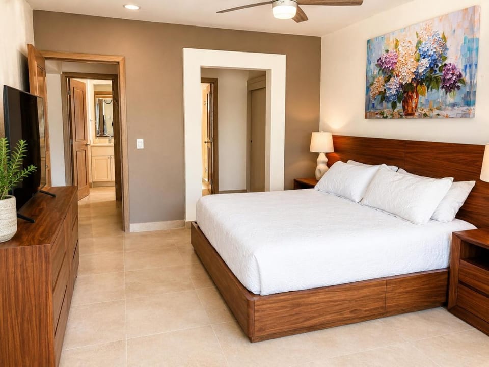 Luxury Beachfront Condo at Krystal Grand Resort - NEWLY REMODELED & NEWLY FURNISHED Apartment hotel in State of Nayarit