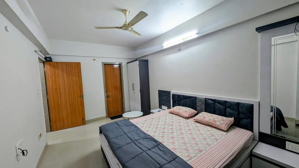 Bed, Bedroom, wardrobe, air conditioner