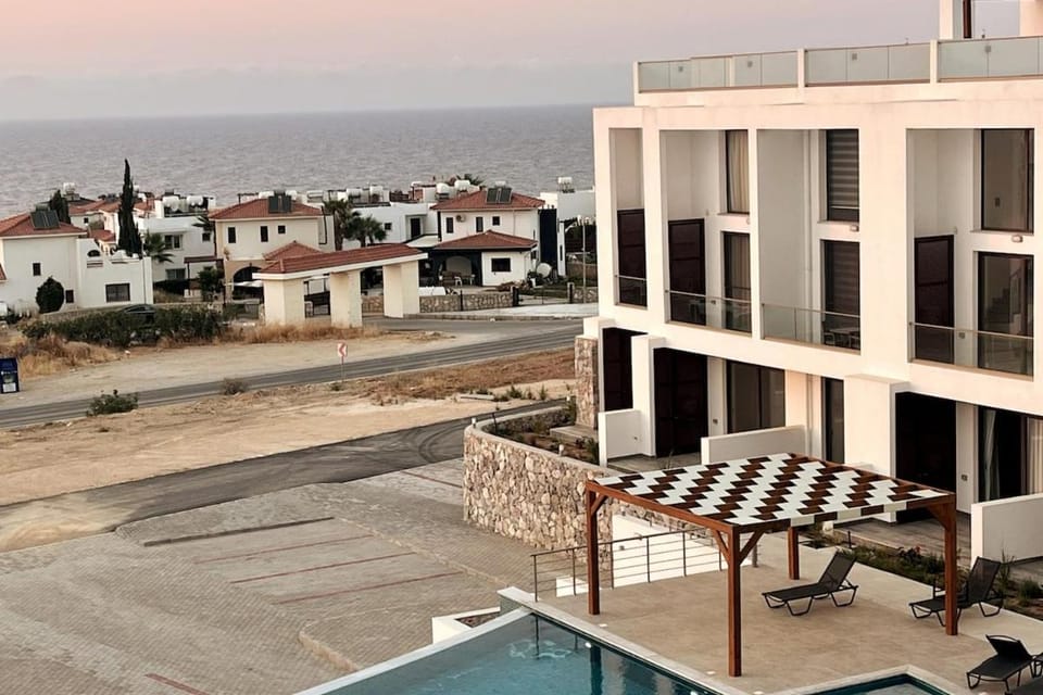 Property building, Natural landscape, Pool view, Sea view, Swimming pool, sunbed