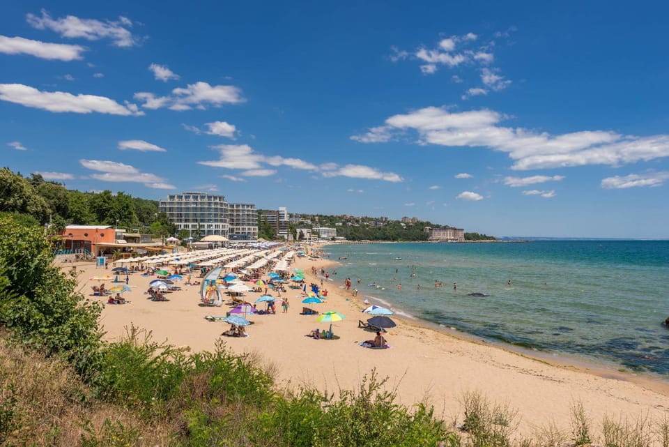 Nearby landmark, Spring, Day, People, Natural landscape, Beach, Sea view, group of guests, sunbed