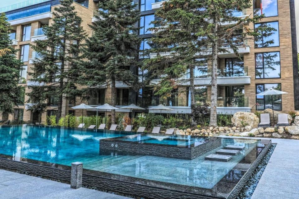 Property building, Spring, Day, Pool view, Swimming pool, sunbed