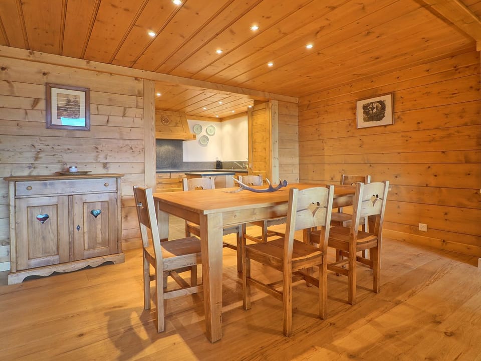 Seating area, Dining area