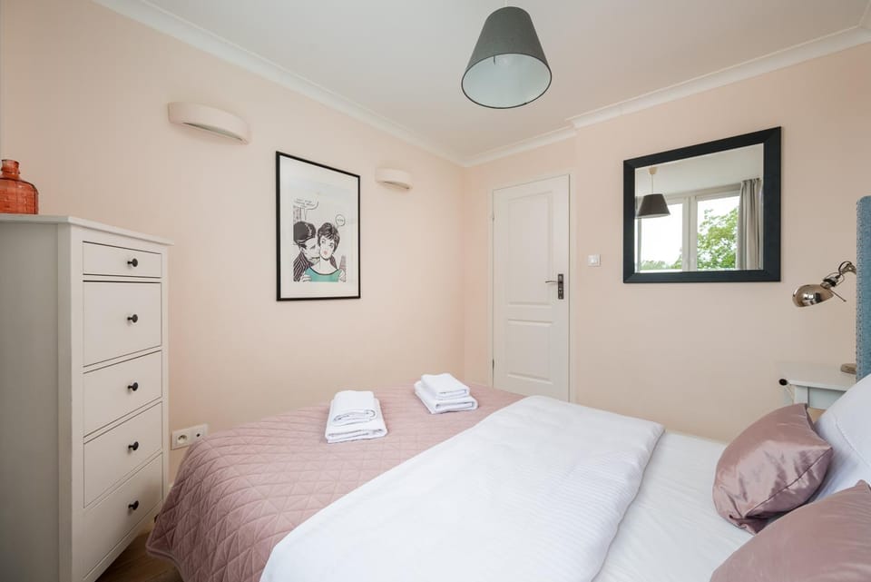 Bed, Photo of the whole room, Bedroom, internet, towels, wardrobe