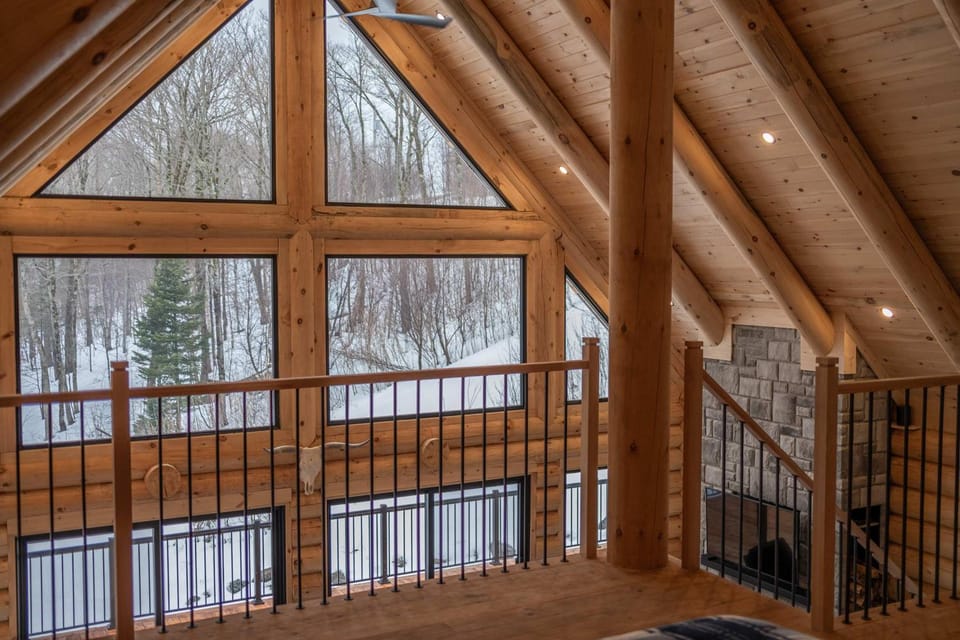 Majestic log cabin - Spa - Le Taureau Cabin in Maine