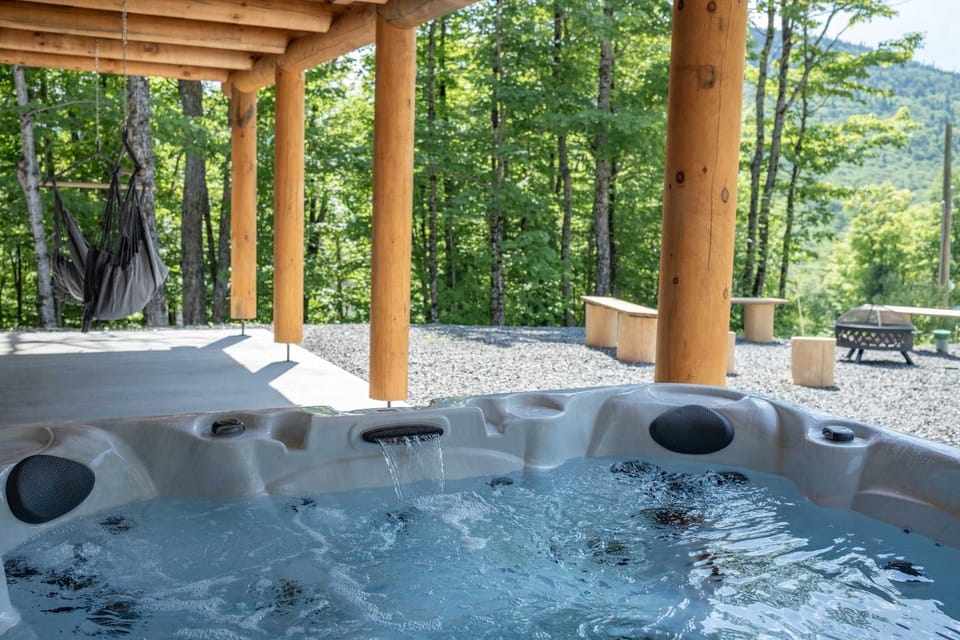 Majestic log cabin - Spa - Le Taureau Cabin in Maine