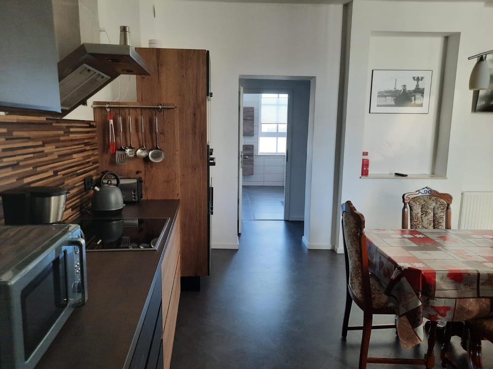 Kitchen or kitchenette, Dining area, pet friendly, stove