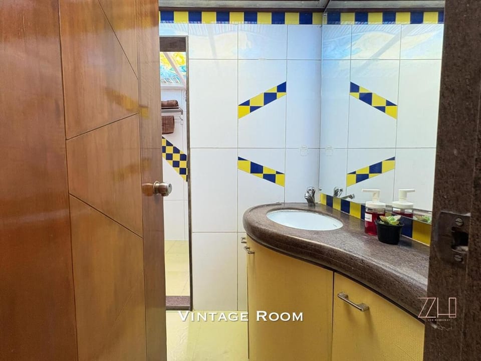 The Vintage Room Apartment in Mumbai