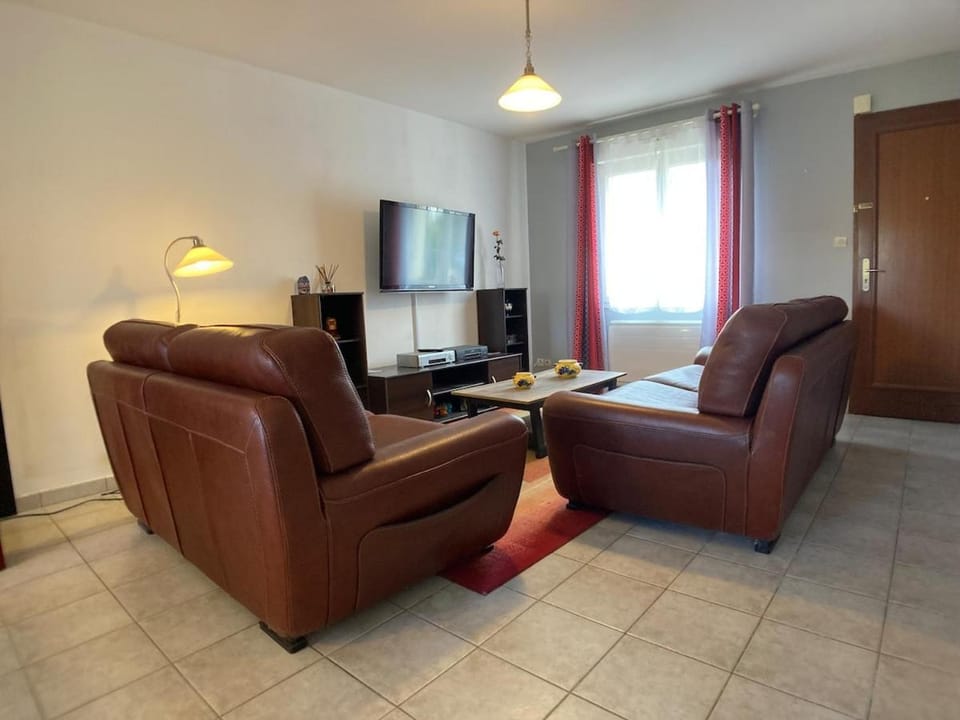 Communal lounge/ TV room, TV and multimedia, Living room, Seating area