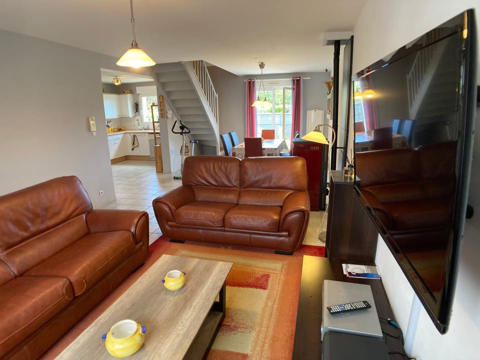 Communal lounge/ TV room, TV and multimedia, Living room, Seating area