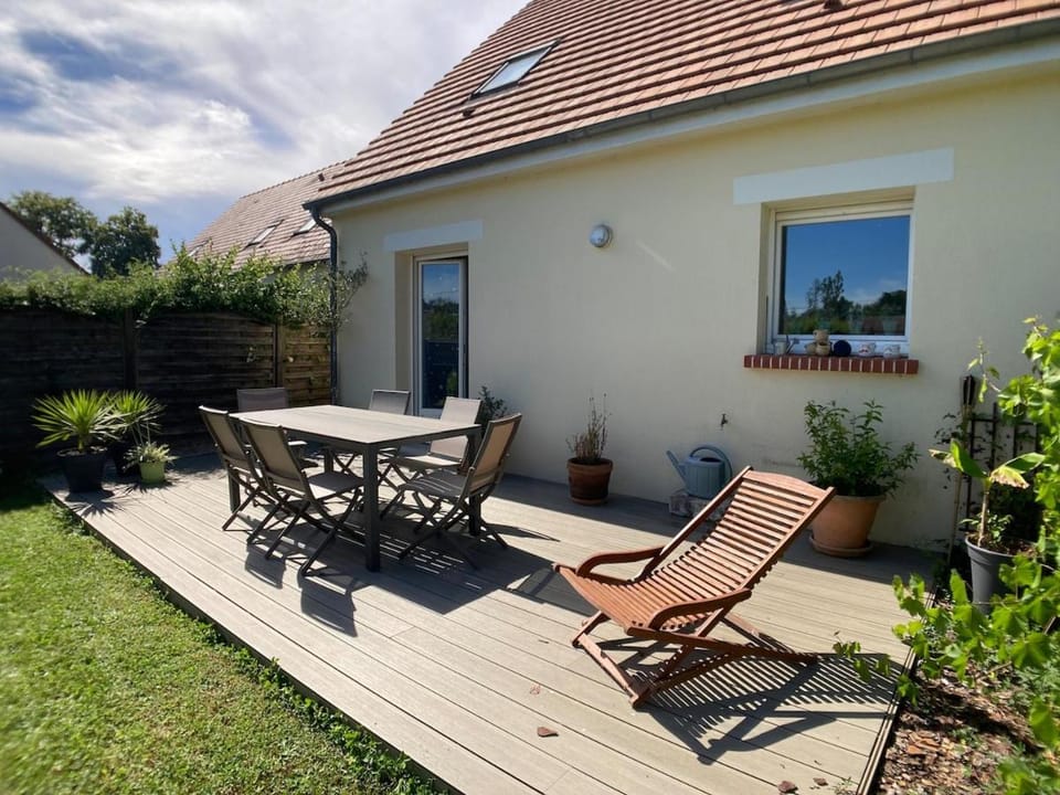 Patio, Garden, Garden view, sunbed
