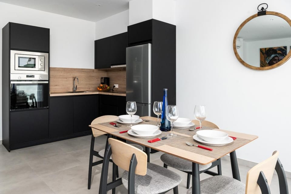 Property building, Kitchen or kitchenette, Living room