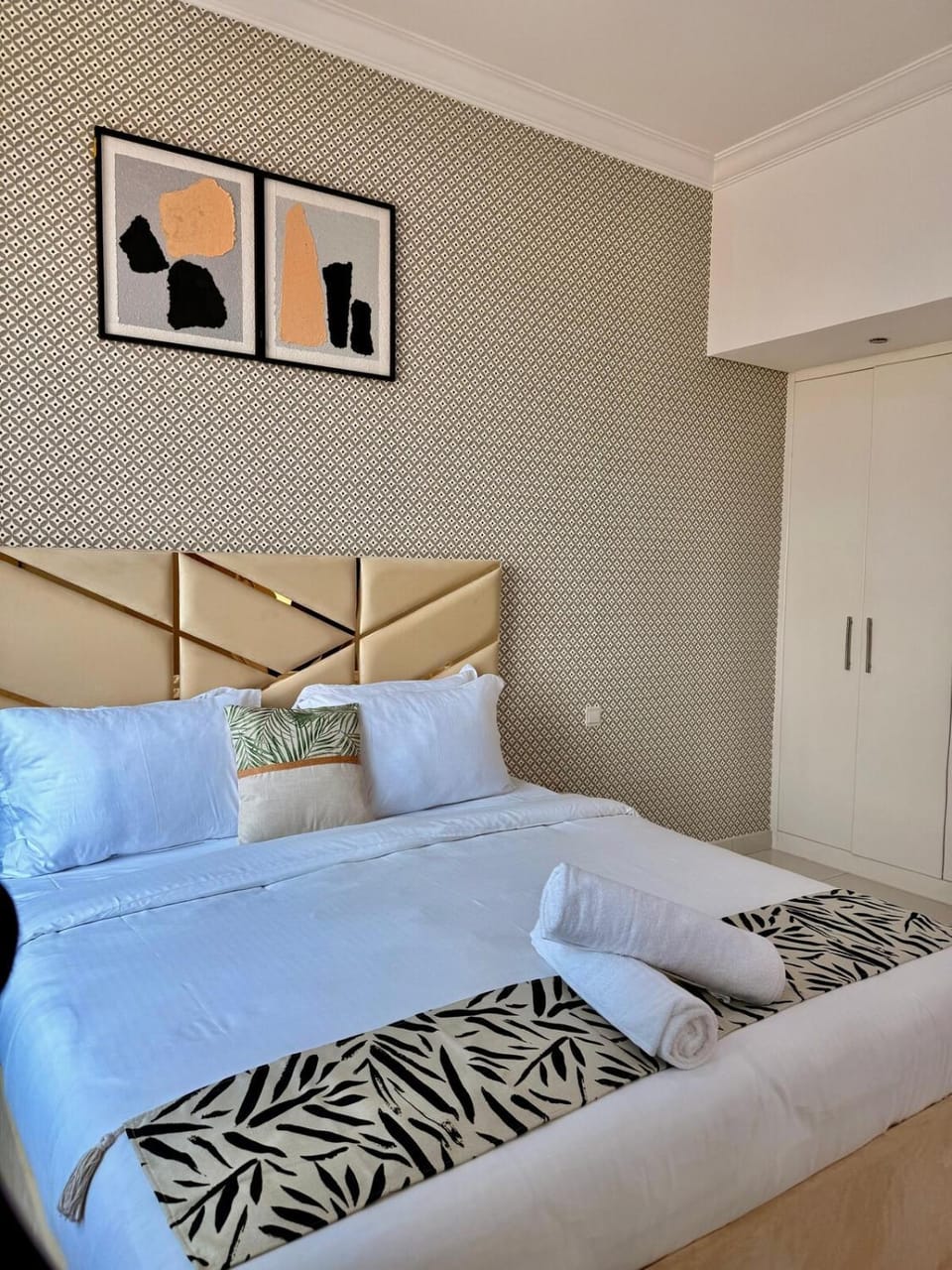 Spacious Luxury Lagoon View 2Bhk House in Dubai