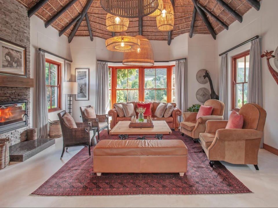Communal lounge/ TV room, Living room, Seating area