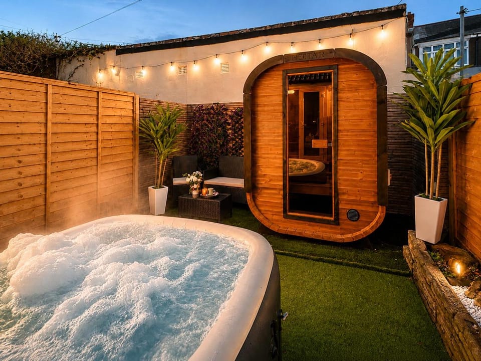 Hot Tub & Sauna Retreat , 4BR with Free Parking Apartment in Portsmouth
